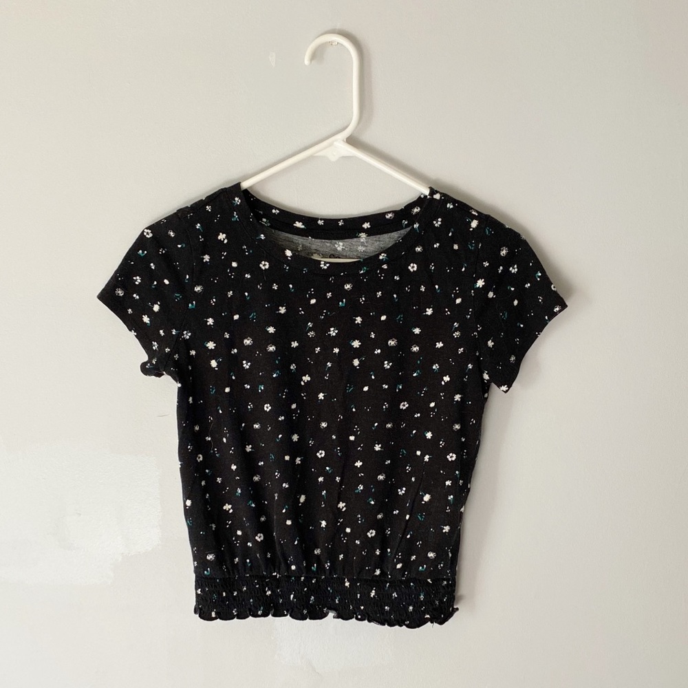 SO Juniors Black And White Floral Elastic Bottom Short Sleeve Tee